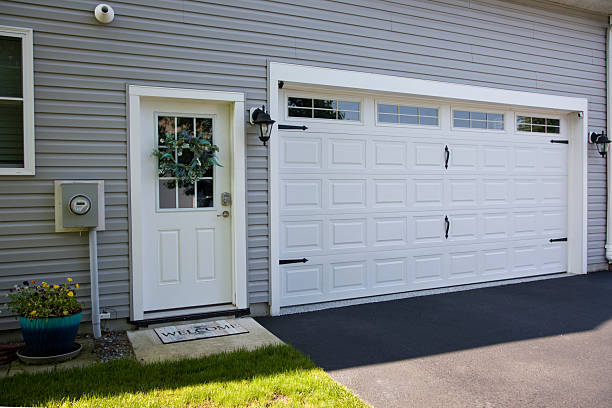 24/7 Emergency Garage Door Panel Replacement experts in North Highlands, CA